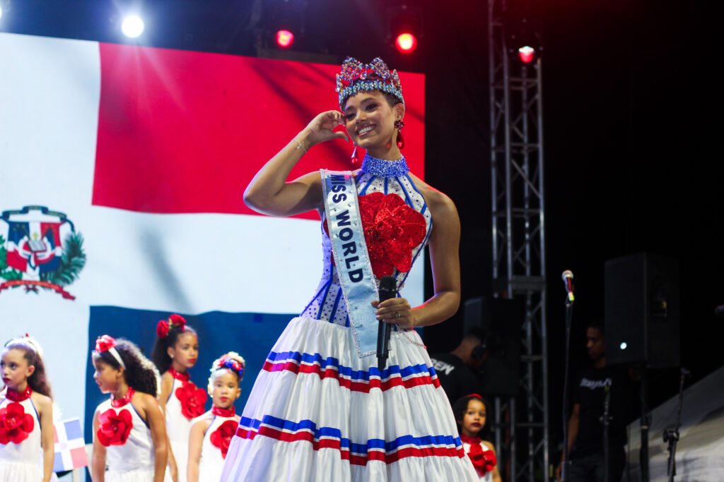 La corona vuelve a casa: Joheirry Mola celebra en República Dominicana su histórico triunfo como Miss Mundo 2026