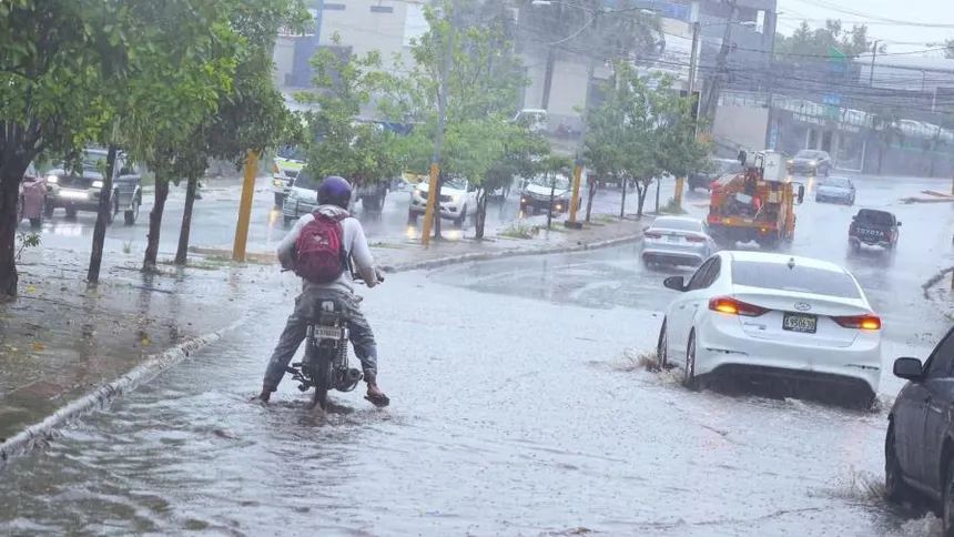 Lluvias y tronadas continuarán este viernes en varias zonas de RD