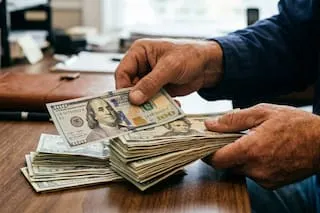 Dólar se cotiza alrededor de RD$58.83 este viernes