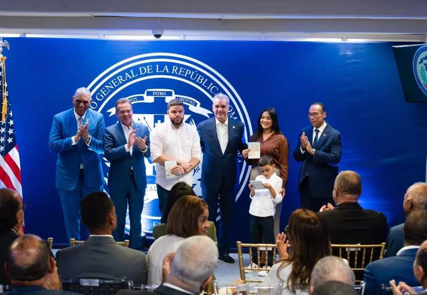 RD inicia entrega del nuevo pasaporte electrónico a dominicanos en Estados Unidos