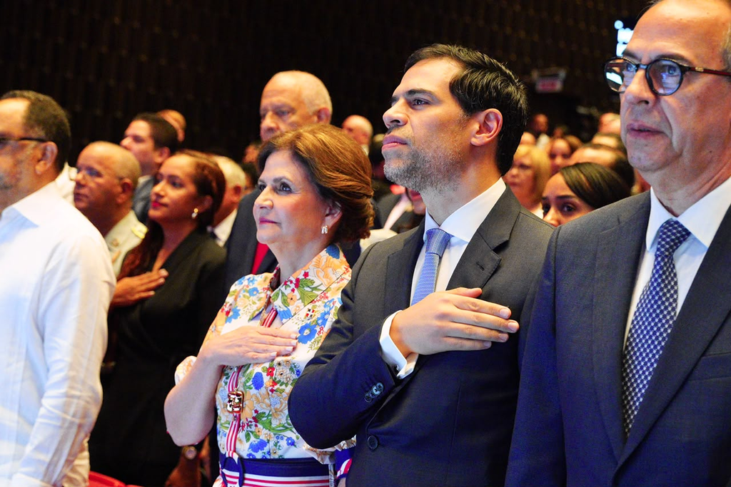 Raquel Peña y Roberto Ángel Salcedo dan apertura a una nueva edición de la Feria Internacional del Libro