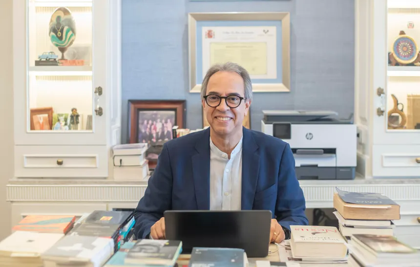 José Mármol llama a fortalecer los dictados en las aulas para mejorar la formación de los estudiantes
