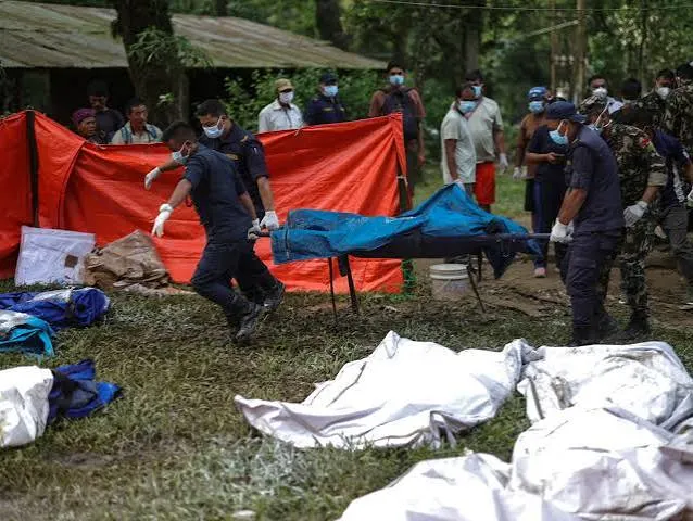 Al menos cuatro muertos y 12 desaparecidos tras avalancha en Nepal