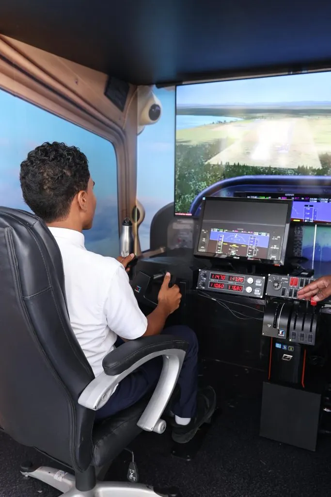 Simuladores de vuelo y robots se suman a la Feria Internacional del Libro 2026