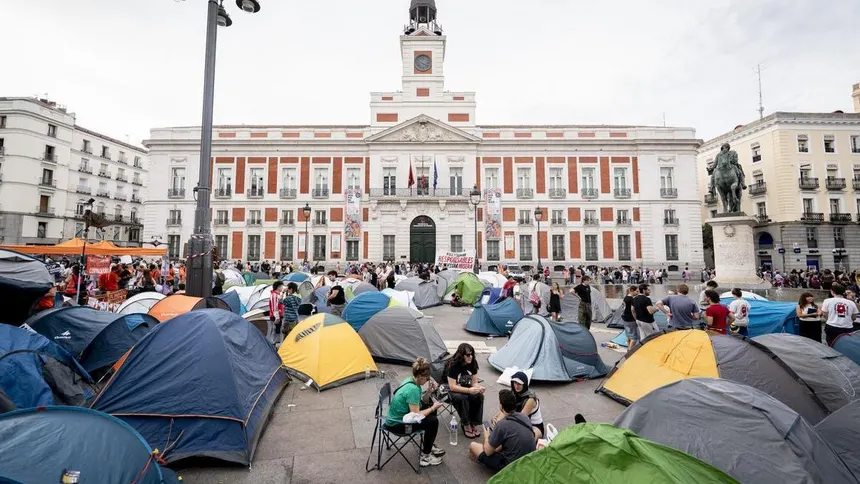 Protestas por vivienda mantienen acampada en el centro de Madrid