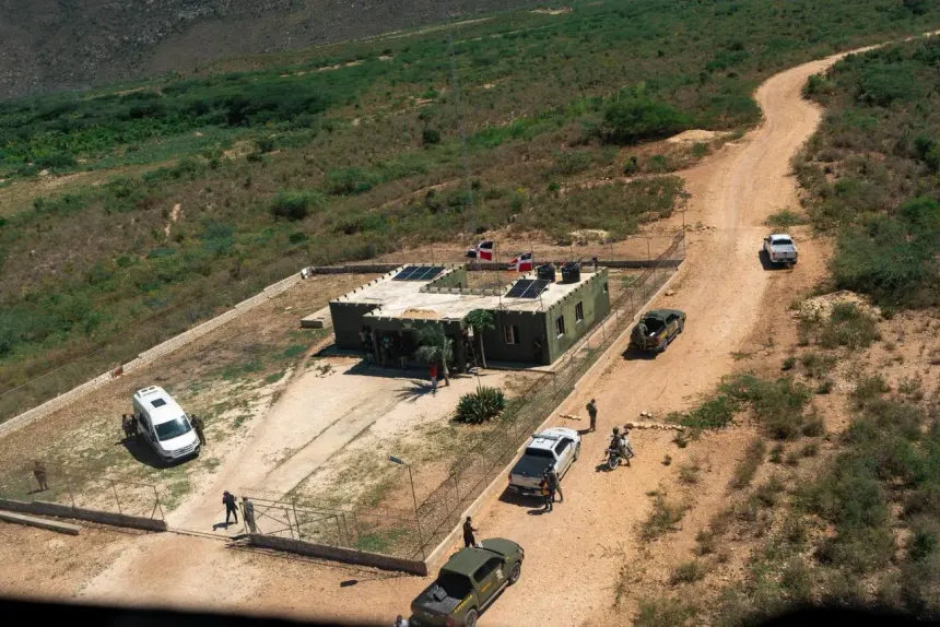Refuerzo en la frontera: Inician trabajos de 14.5 kilómetros de verja perimetral en Jimaní