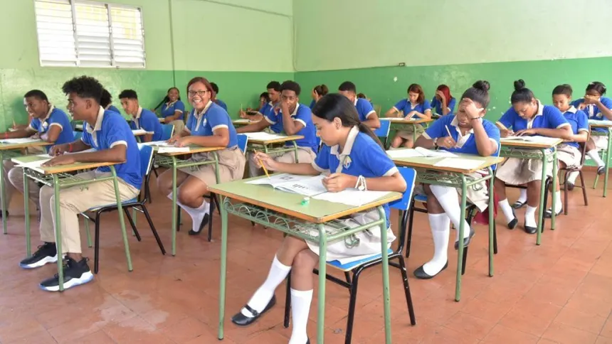 Informe PISA revela desafíos y caídas históricas en el rendimiento escolar