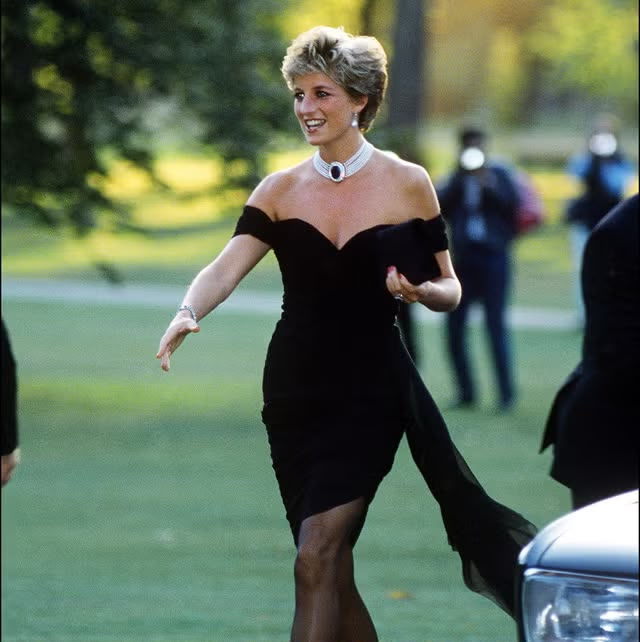 El icónico “vestido de la venganza” de la princesa Diana será subastado por Sotheby’s