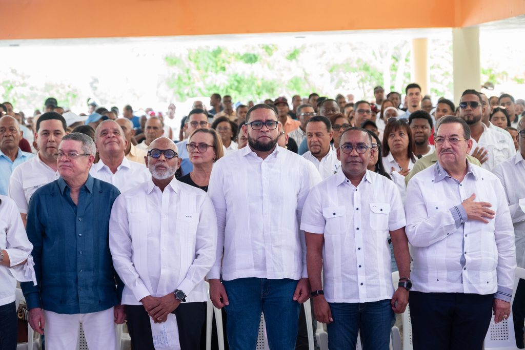 Amplia participación marca encuentro de apoyo al proyecto presidencial de David Collado