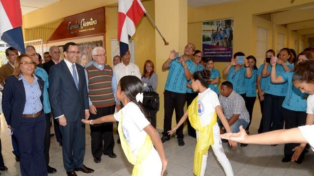 Gobierno inaugura ampliación del Centro Educativo San Vicente de Paúl en Los Mina