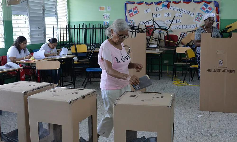 Encuesta revela mayor desinterés electoral y plantea interrogantes sobre la confianza de los dominicanos en los partidos políticos