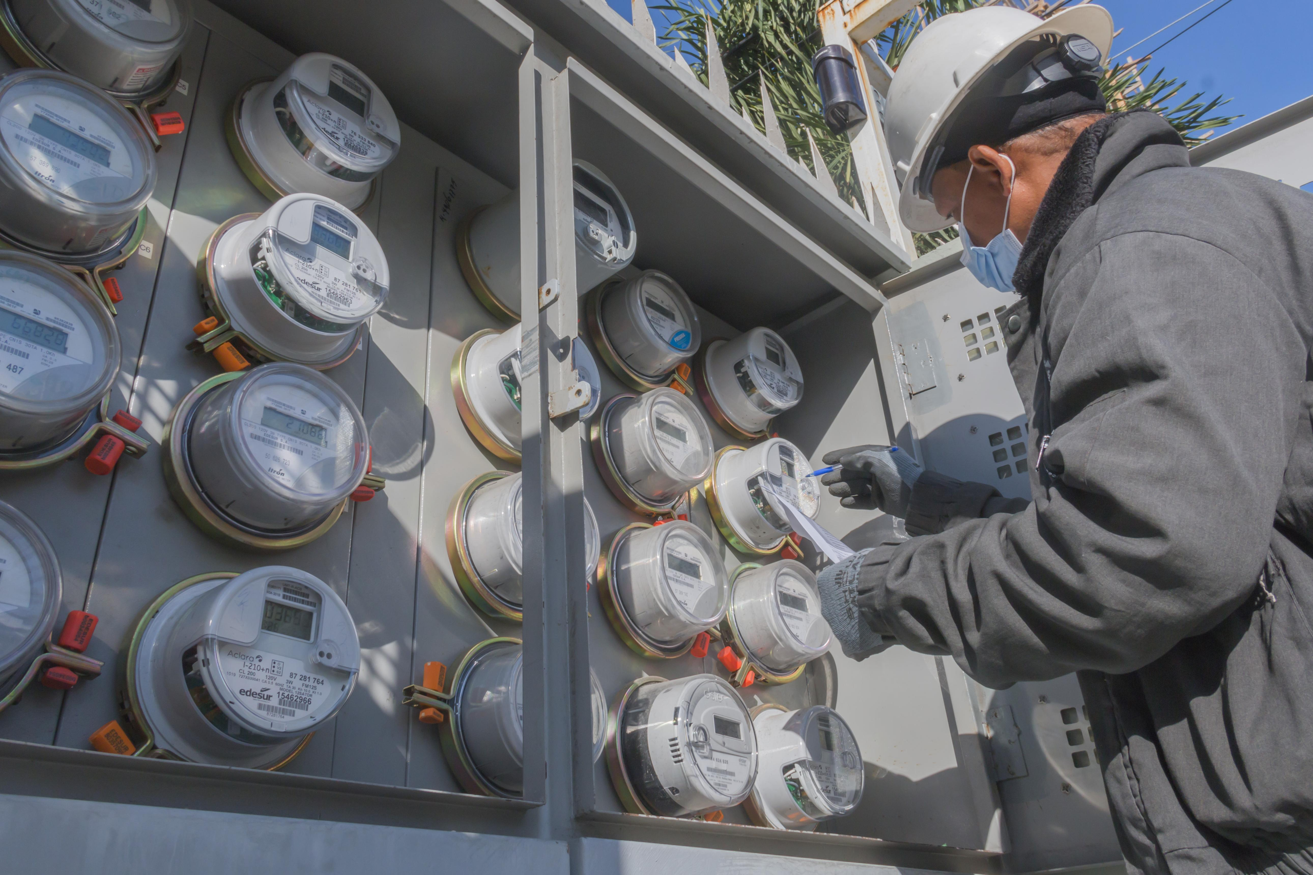 Gobierno mantiene congelada la tarifa eléctrica y refuerza los subsidios para proteger el presupuesto de los hogares