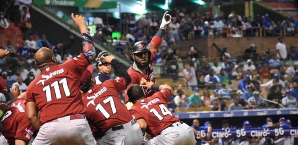 Gigantes del Cibao derrotan 14-9 a los Leones del Escogido en un partido marcado por el poder ofensivo de Marcell Ozuna