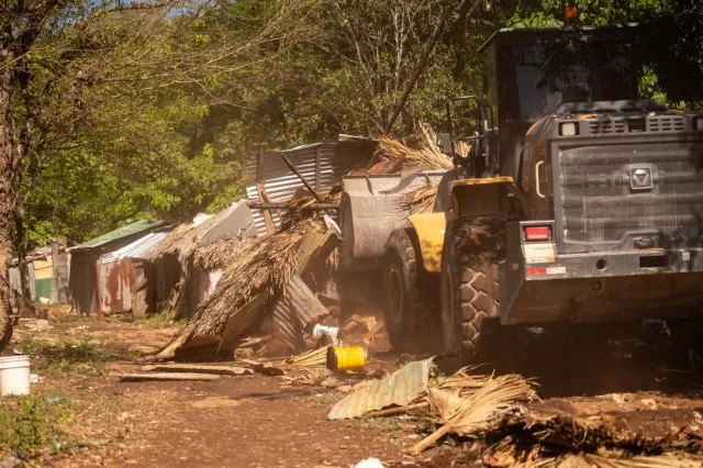 Retiran 73 estructuras ilegales del área protegida Hoyo Claro