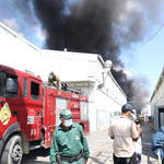 Incendio de más de cinco horas afecta una fábrica de aceite en Cambita Garabitos