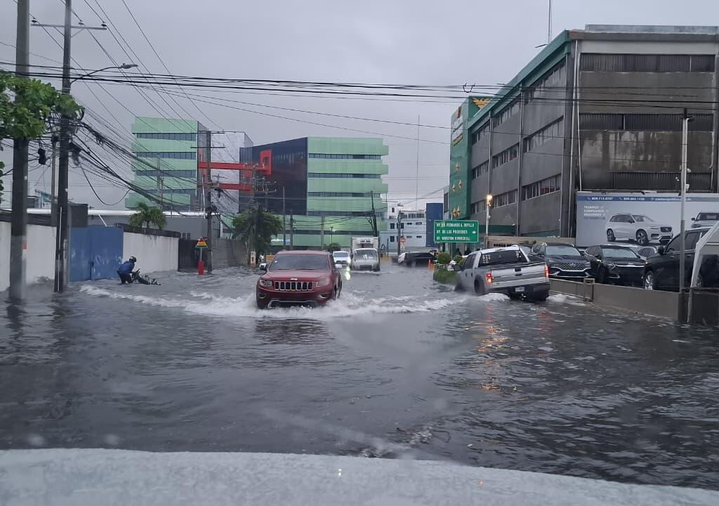 Lluvias azotan Santo Domingo y el sur: reportan 412 afectados, viviendas inundadas y comunidades aisladas