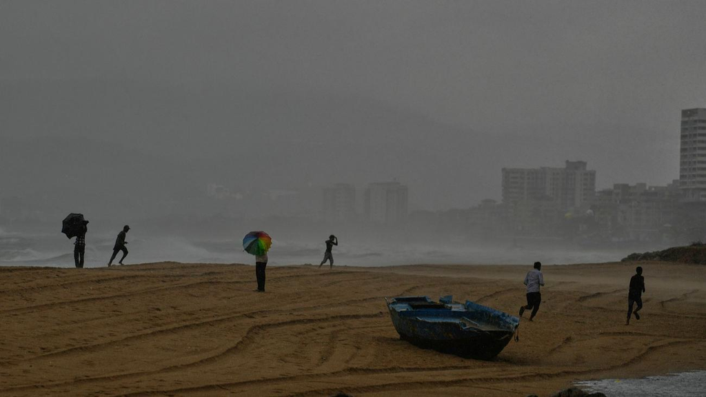 India se prepara para el impacto del ciclón Arnab, con vientos que podrían alcanzar los 140 kilómetros por hora