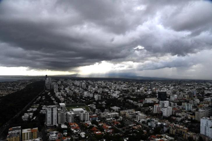República Dominicana vuelve a mirar al cielo: Indomet advierte de aguaceros, tormentas eléctricas y posibles granizadas