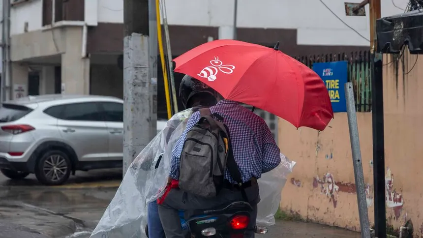 Onda tropical provocará lluvias en varias provincias y continuará el calor este miércoles