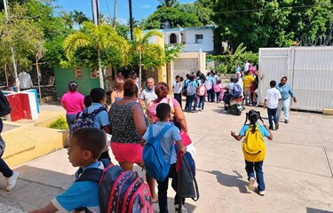 Hombre armado irrumpe en escuela de Barahona y amenaza al director